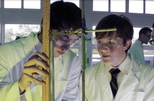 Kedron SHS_3 Kedron SHS: Chemieunterricht