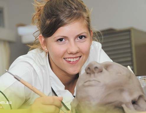 Balmoral SHS_07 Balmoral SHS: Schülerin im Kunstunterricht