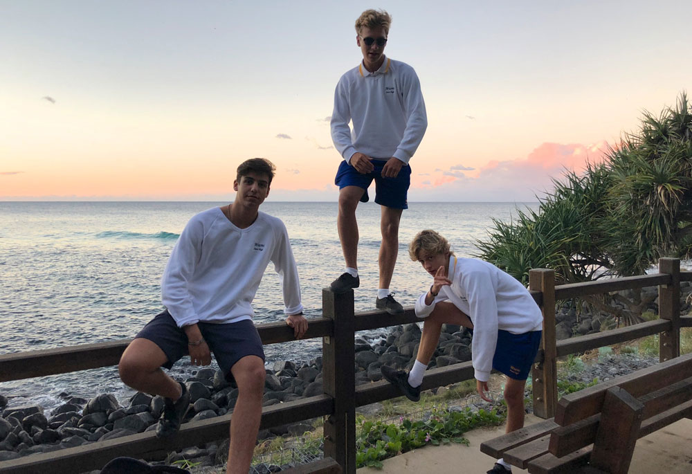 Max (rechts) mit Freunden Max (rechts) mit Freunden