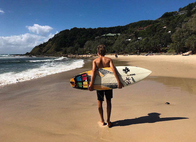 Max mit Surfboard Max mit Surfboard