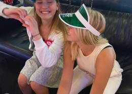 Leni (links) an ihrem Geburtstag beim Bowlen Leni (links) an ihrem Geburtstag beim Bowlen