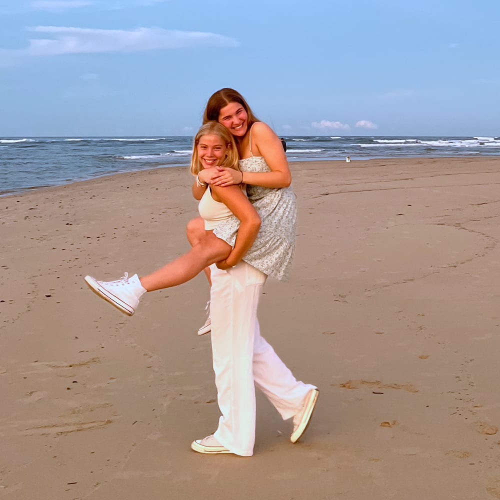 Leni (oben) am Cotton Tree Beach