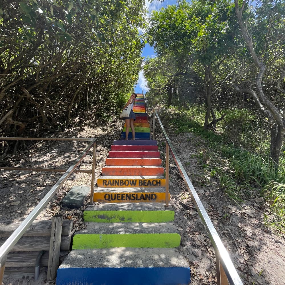 Leni: Treppe am Rainbow Beach Treppe am Rainbow Beach