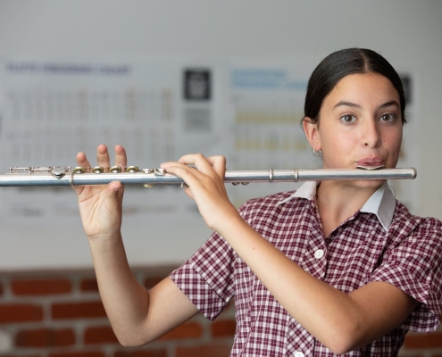 Williamstown High School 5 Williamstown High School Schülerin spielt Querflöte