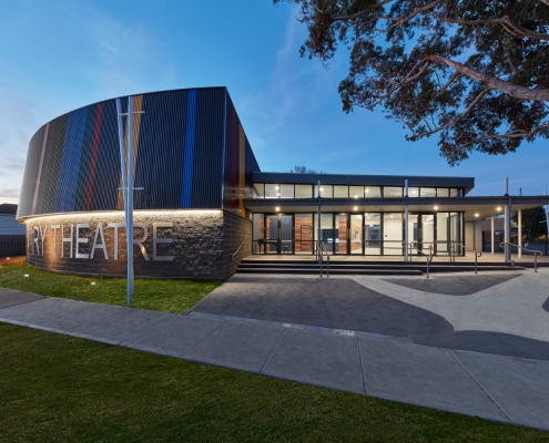 Williamstown High School 1 Williamstown High School Theater Außenansicht