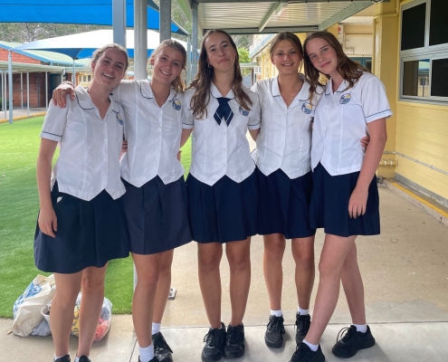 Mia mit Klassenkameradinnen Mia mit Klassenkameradinnen