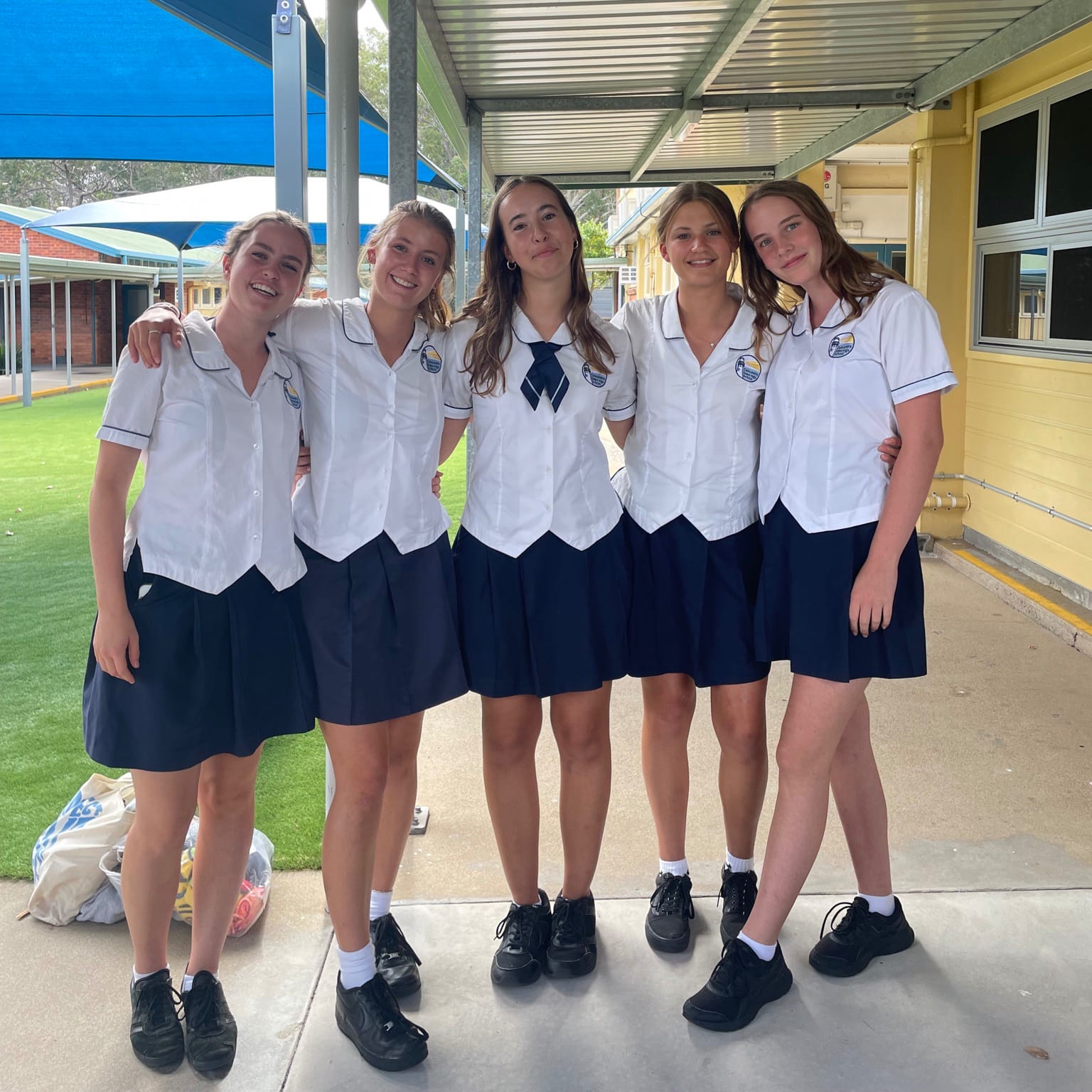 Mia mit Klassenkameradinnen Mia mit Klassenkameradinnen