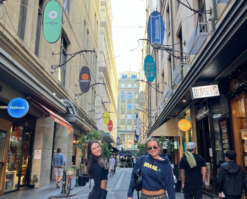 Shopping in Melbourne mit Carol und Leela (Degraves Street) Shopping in Melbourne mit Carol und Leela