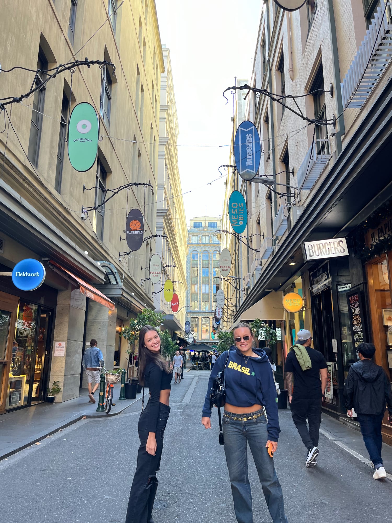 Shopping in Melbourne mit Carol und Leela (Degraves Street) Shopping in Melbourne mit Carol und Leela