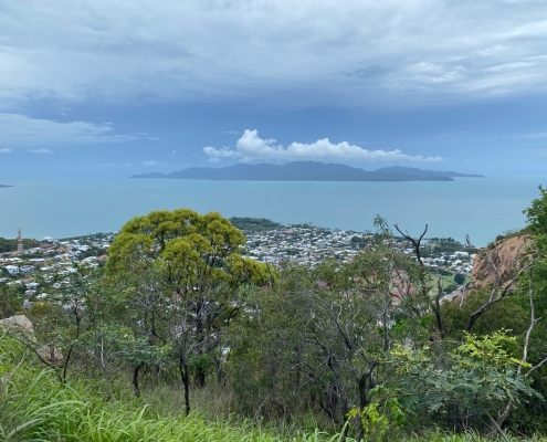 Blick vom Castle Hill über Townsville zu Magnetic Island Blick vom Castle Hill über Townsville zu Magnetic Island