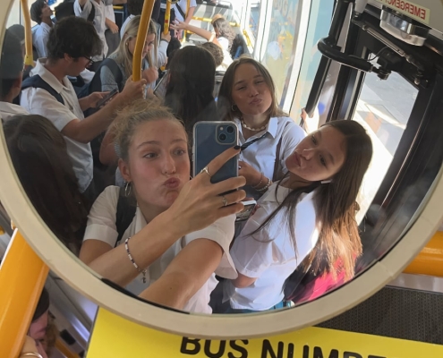 Im Bus mit Carol und Leela Im Bus mit Carol und Leela