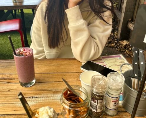 Meine Gastschwester Carol beim Osterfrühstück Meine Gastschwester Carol beim Osterfrühstück