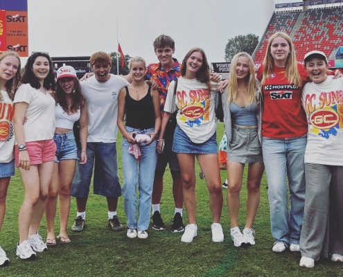 Gruppenbild im Stadion Gruppenbild im Stadion
