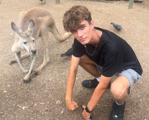 Jannis mit Känguru Jannis mit Känguru