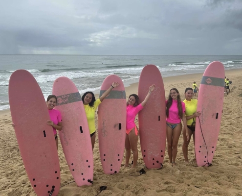 Surfunterricht am Kawana Beach