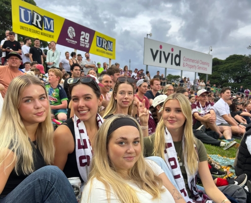 Meine Gastschwester (neben mir) und ihre Freundinnen beim Football Game Meine Gastschwester (neben mir) und ihre Freundinnen beim Football Game