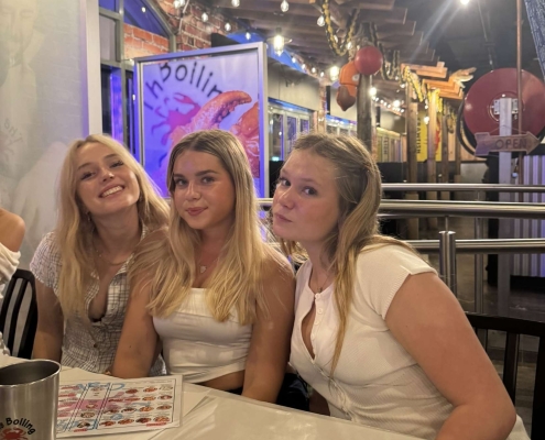 Seafood essen mit Freundinnen Seafood essen mit Freundinnen