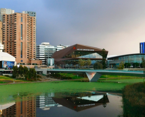Adelaide Convention Centre am Torrens River Adelaide Convention Centre am Torrens River